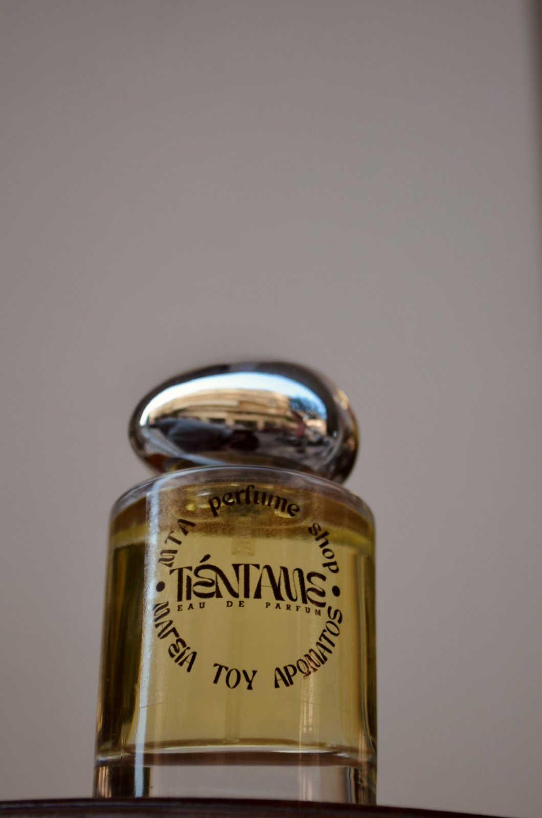TIENTAME Eau de Parfum – Η Μαγεία του Αρώματος, κοντινό του μπουκαλιού